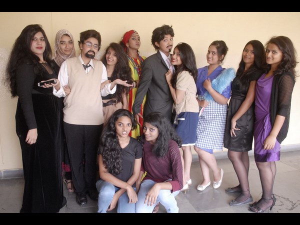 విద్యార్థినుల నాటిక