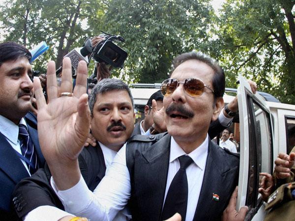 కోర్టుకు వస్తూ...