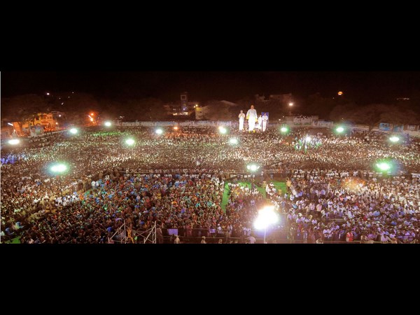 భారీగా ప్రజలు
