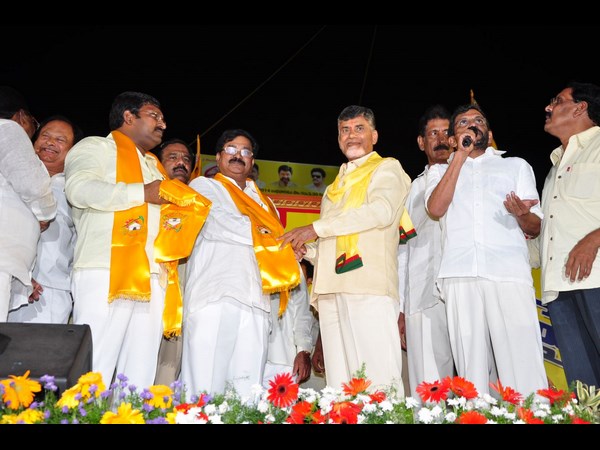 పార్టీలోకి నేతలు