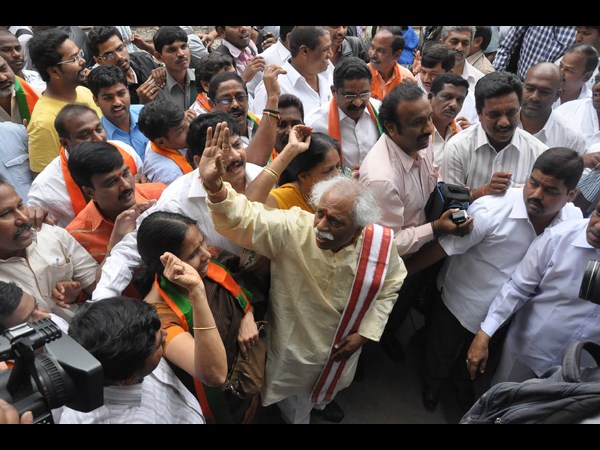 స్టేషన్లో