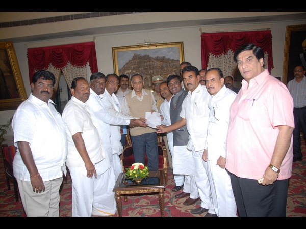 గవర్నర్‌తో తెరాస నేతలు