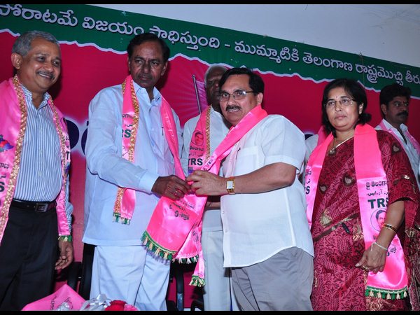 తెరాసలోకి