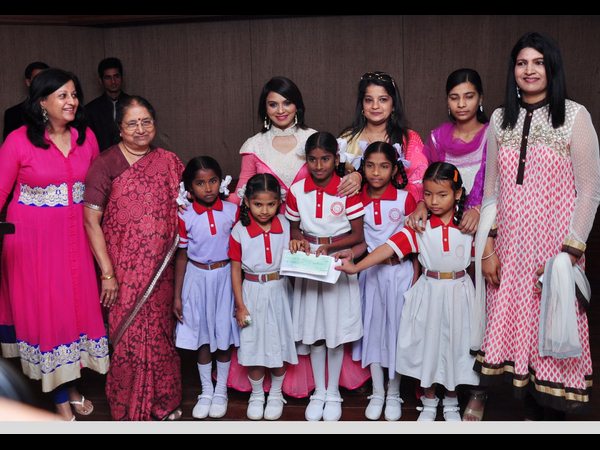 విద్యార్థులకు సాయం