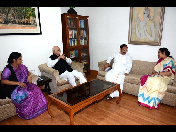 అద్వానీతో పురంధేశ్వరి