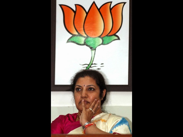 కమలం కింద పురంధేశ్వరి