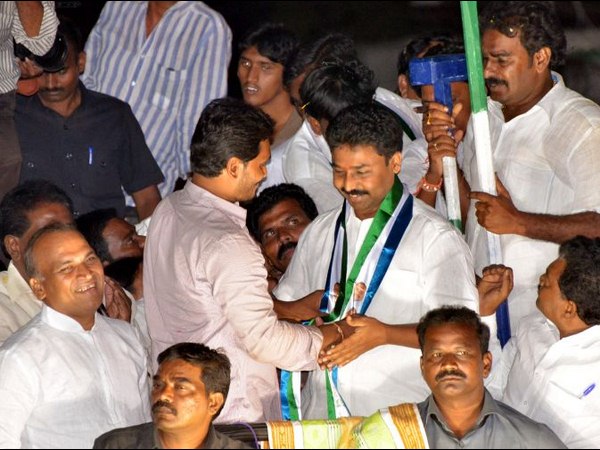 జగన్ సమక్షంలో...