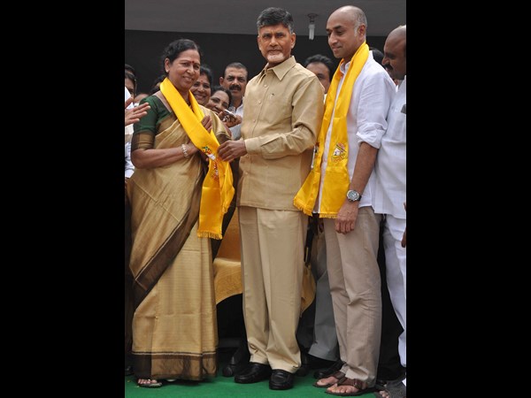 తల్లీ కొడుకు తల్లీ కొడుకు