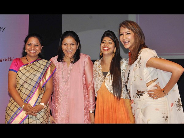 ఐ యామ్ ఏ లేడీ ఐ యామ్ ఏ లేడీ