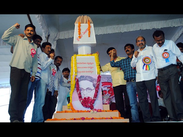 అమరవీరుల స్థూపం