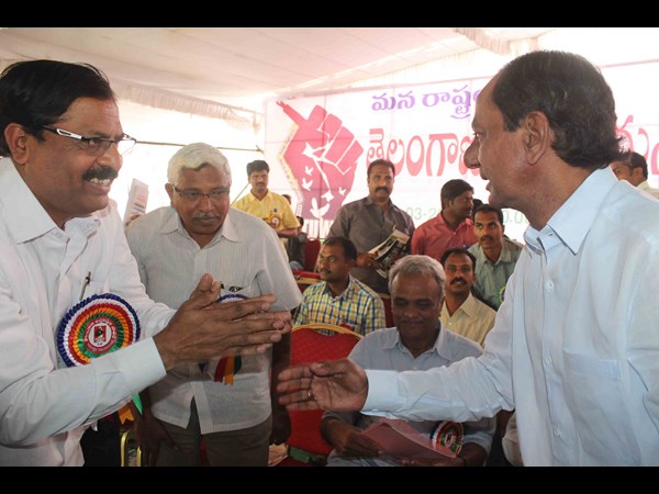 కోదండ తదితరులతో..