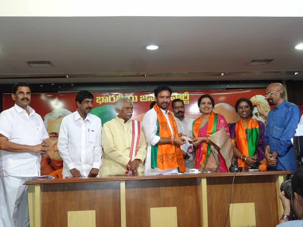 బిజెపిలోకి జీవిత