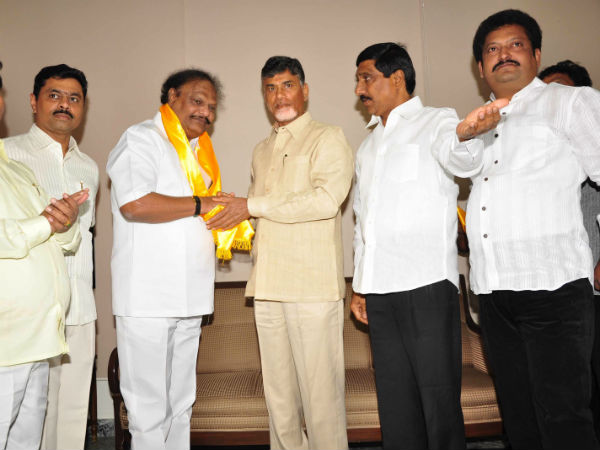 జంపింగ్స్: బిజెపిలోకి జీవిత, టిడిపిలోకి వారు