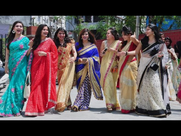 నవ్వులతో..