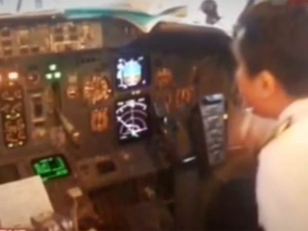 పైలట్ జాయ్ ఫుల్ వ్యక్యా!?