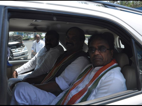 దిగ్విజయ్ సింగ్‌తో పొన్నాల...