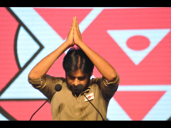 కంచ ఐలయ్యకు కితాబు