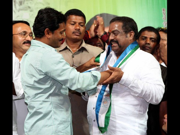 వైయస్సార్ కాంగ్రెస్ పార్టీలో చేరికలు