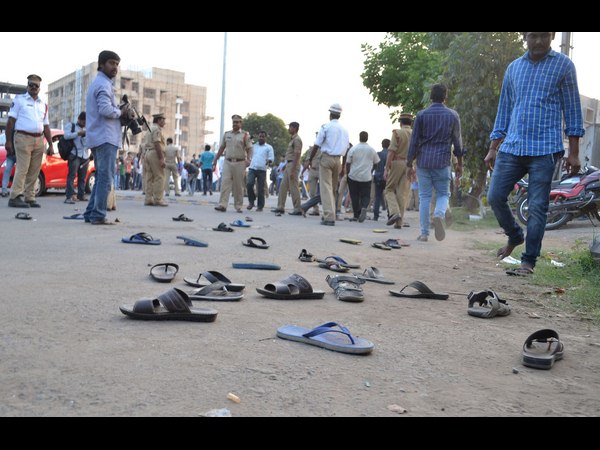 పరుగులు తీశారు..