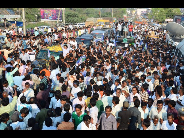 జనంలో జగన్