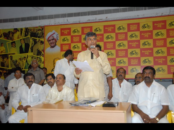 రమ్మంటే రానన్నారు: బాబు, మేకపిల్లనిచ్చారు(పిక్చర్స్)