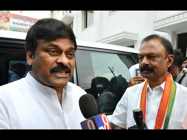 పవన్‌పై చిరు స్కెచ్‌లు (పిక్చర్స్)