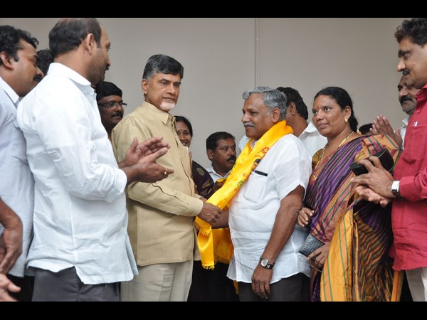 యలమంచిలి, జెసి... టిడిపిలోకి క్యూ కట్టారు