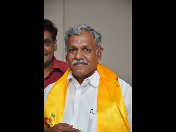 యలమంచిలి, జెసి... టిడిపిలోకి క్యూ కట్టారు