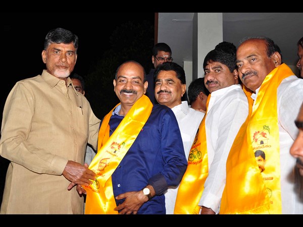  యలమంచిలి, జెసి... టిడిపిలోకి క్యూ కట్టారు