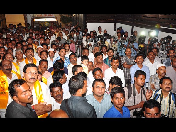 యలమంచిలి, జెసి... టిడిపిలోకి క్యూ కట్టారు