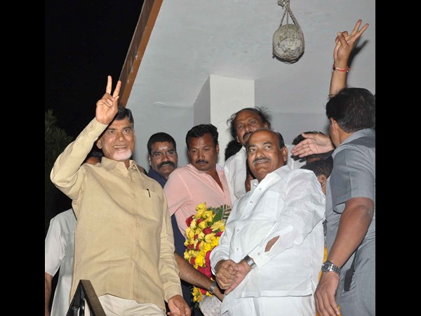  యలమంచిలి, జెసి... టిడిపిలోకి క్యూ కట్టారు