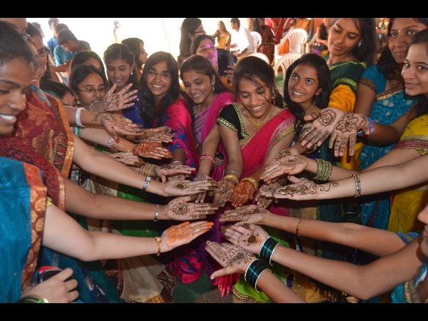 మెహందీ మెరిసింది..