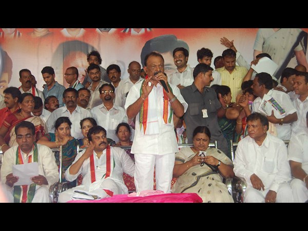 పవన్‌కు చిరు కితాబు, స్టాలిన్‌లా మారాలని.. 