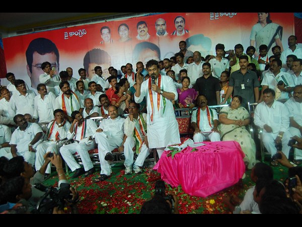 పవన్‌కు చిరు కితాబు, స్టాలిన్‌లా మారాలని.. 