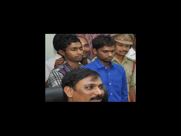 అమ్ముతుండగా పట్టుకున్నారు...