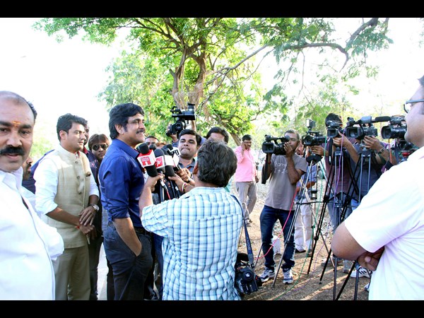 మోడీ అభివృద్ధి: చూసి ఆశ్చర్యపడ్డ నాగార్జున 