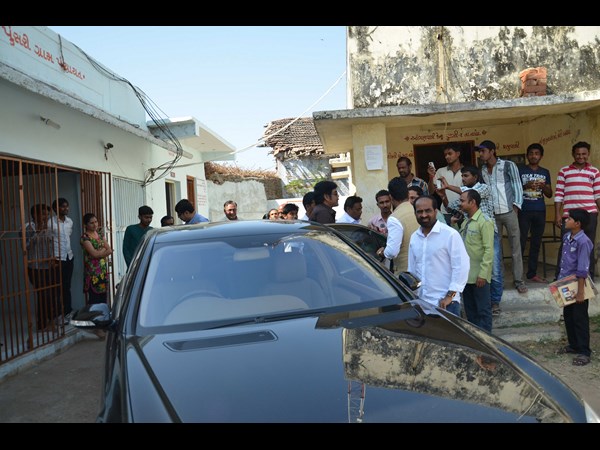 మోడీ అభివృద్ధి: చూసి ఆశ్చర్యపడ్డ నాగార్జున 