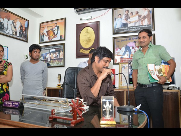 మోడీ అభివృద్ధి: చూసి ఆశ్చర్యపడ్డ నాగార్జున 