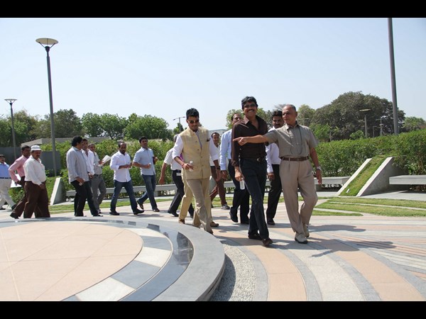  మోడీ అభివృద్ధి: చూసి ఆశ్చర్యపడ్డ నాగార్జున 