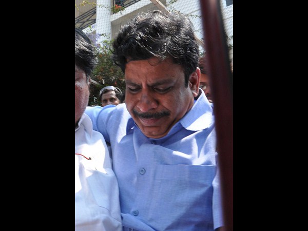 రానీయలేదు..