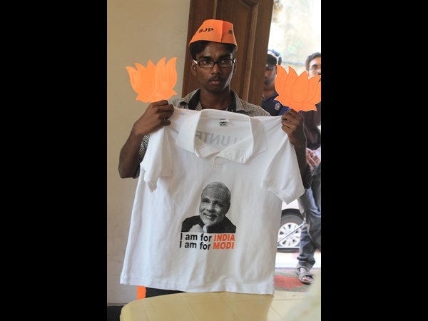 మోడీ టీ షర్టులు
