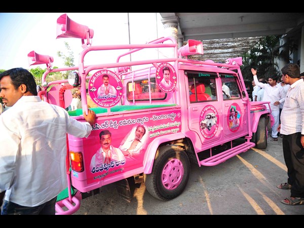 తెరాస ప్రచార రథం.