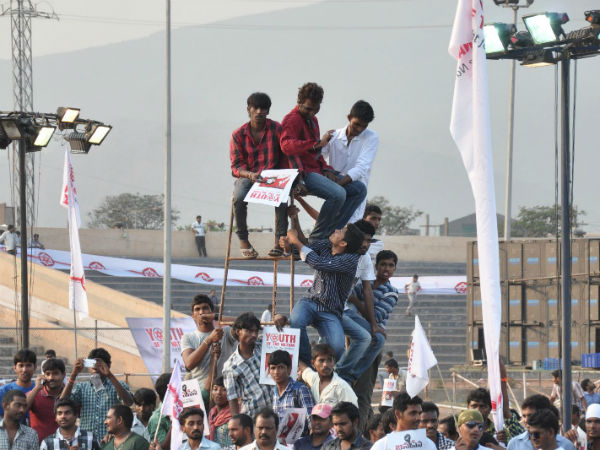 అభిమానుల కేరింతలు..