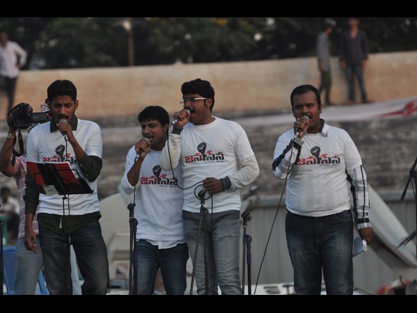 జనసేన టీ షర్టులతో..
