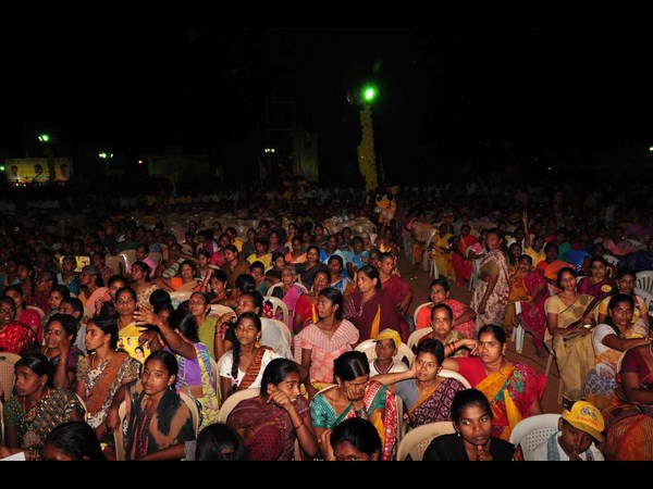మహిళలు ఇలా.. మహిళలు ఇలా..