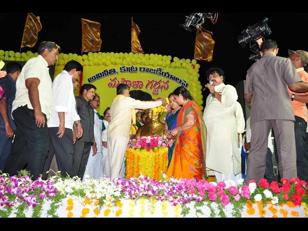 ఎన్టీఆర్కు నివాళి.. ఎన్టీఆర్కు నివాళి..