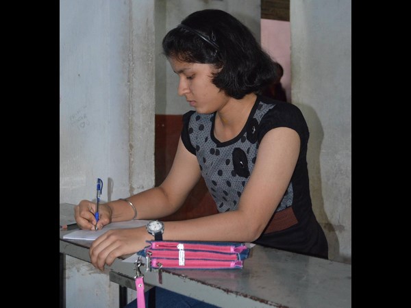  రికార్డుల నైనా: 14 ఏళ్లకే బిఏ! ఏడేళ్లకే శ్లోకాలు(పిక్చర్స్)