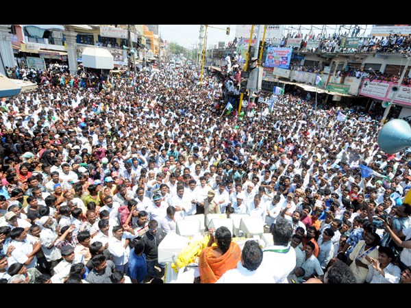 విజయమ్మ రోడ్ షో