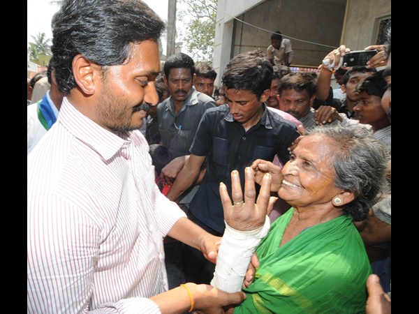 వృద్ధురాలితో..