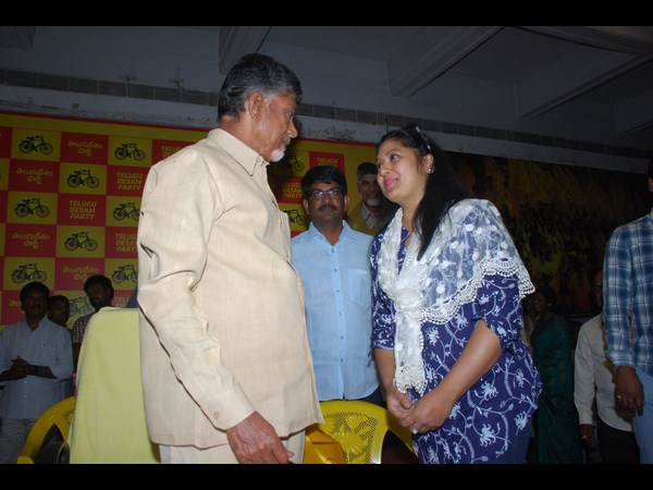 ఇక రాజకీయ పాత్ర